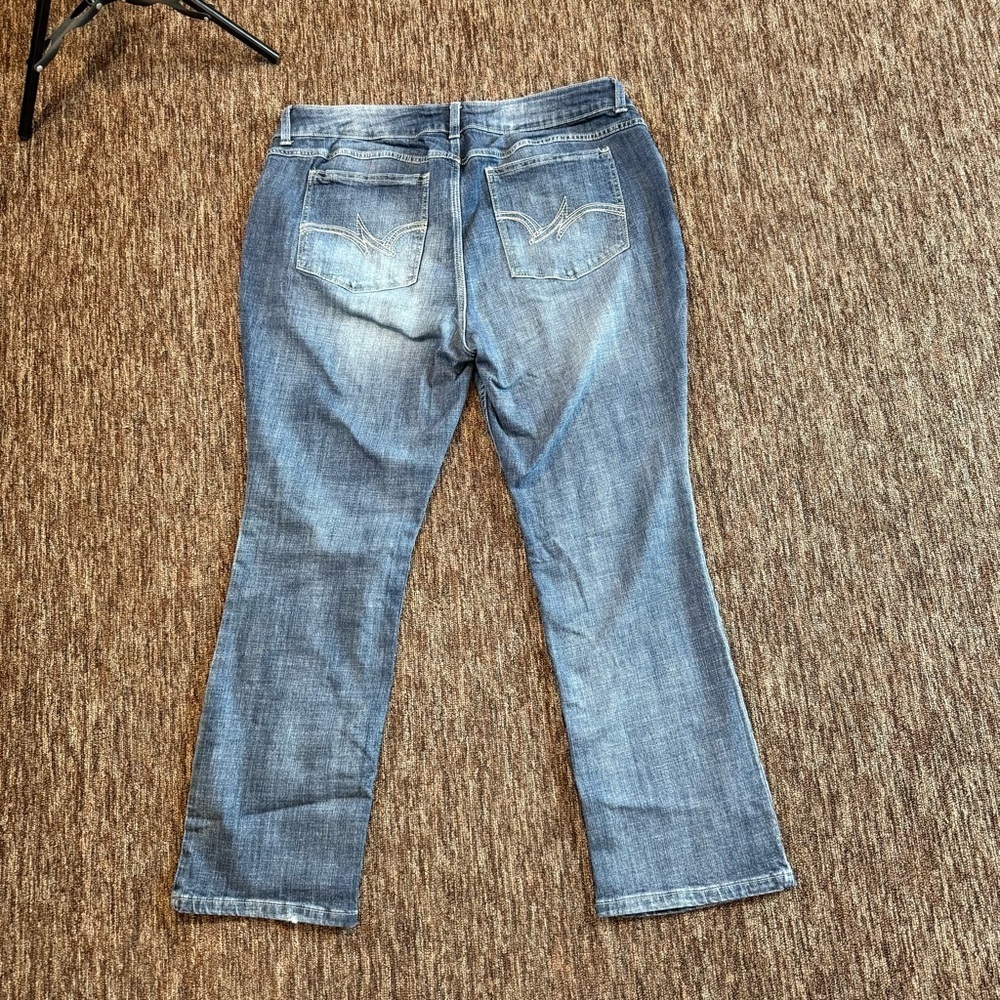 Wrangler Women’s Straight Leg Dark Wash Jeans size 22 - Picture 2 of 6